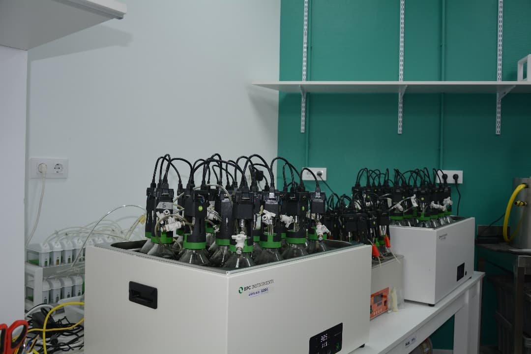 Equipo automatizado de medida de potencial metanogénico en el laboratorio de iCODA