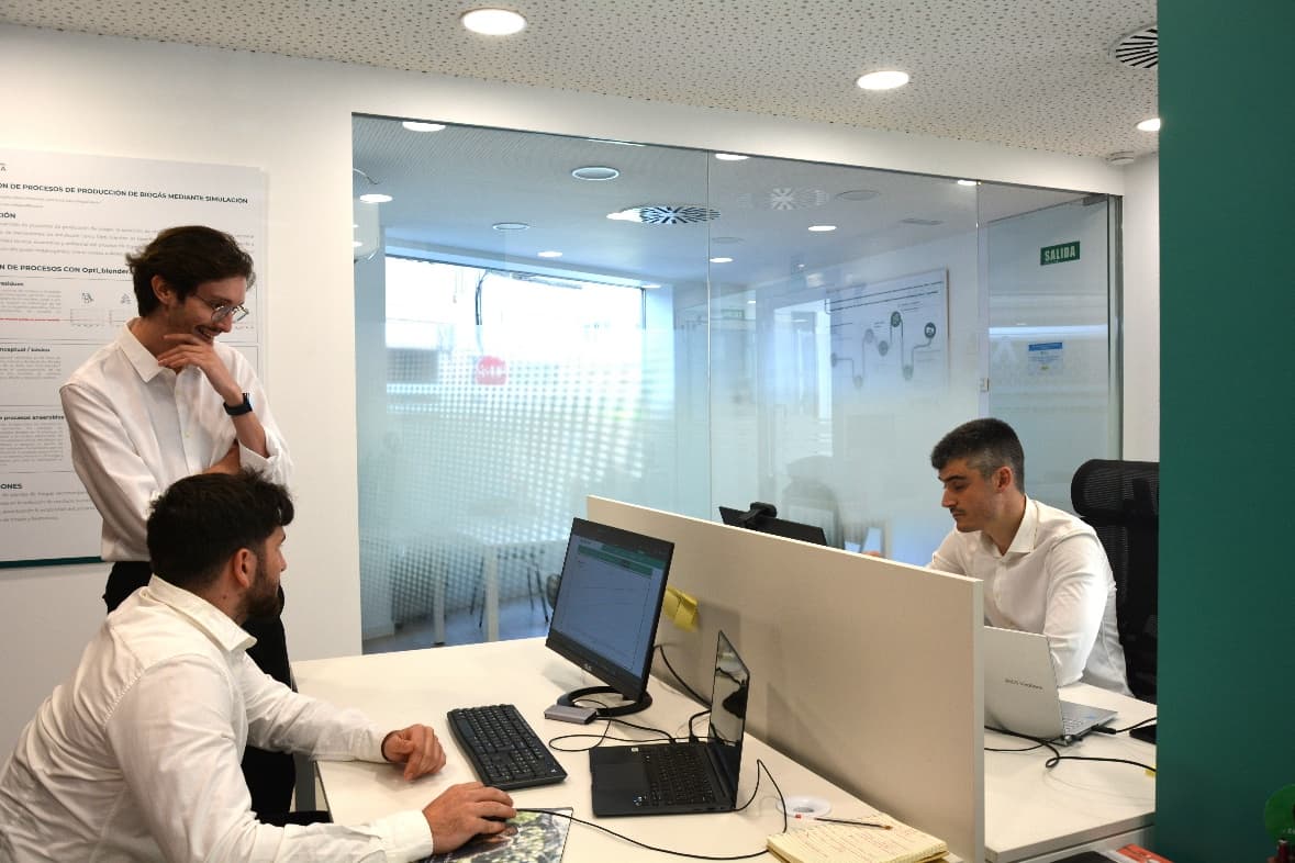 Trabajo de ingeniería de proceso en la oficina técnica de iCODA